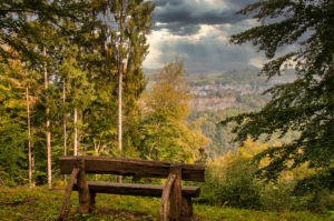Blick auf St. Johann auf dem Traumpfad Förstersteig