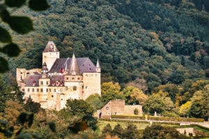 Schloss Bürresheim auf dem Traumpfad Förstersteig